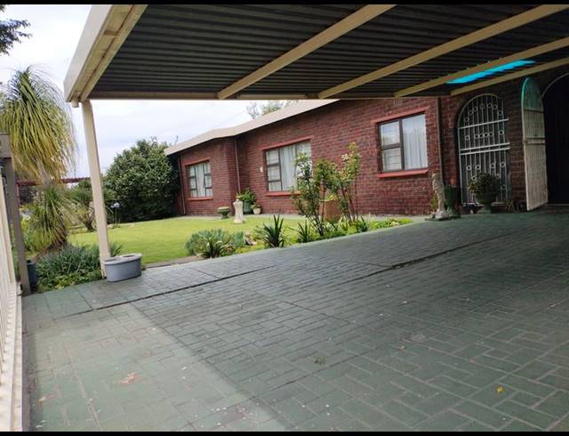 3 BEDROOM HOUSE FOR SALE IN DALPARK EXT 11